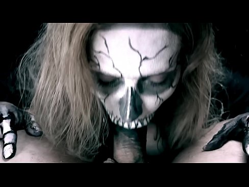 ❤️ Tfajla tad-dimostrazzjoni terda vit b'ħalqha iswed u tibla' cum. ❤️❌ Video anali lilna mt.pornolemon.ru